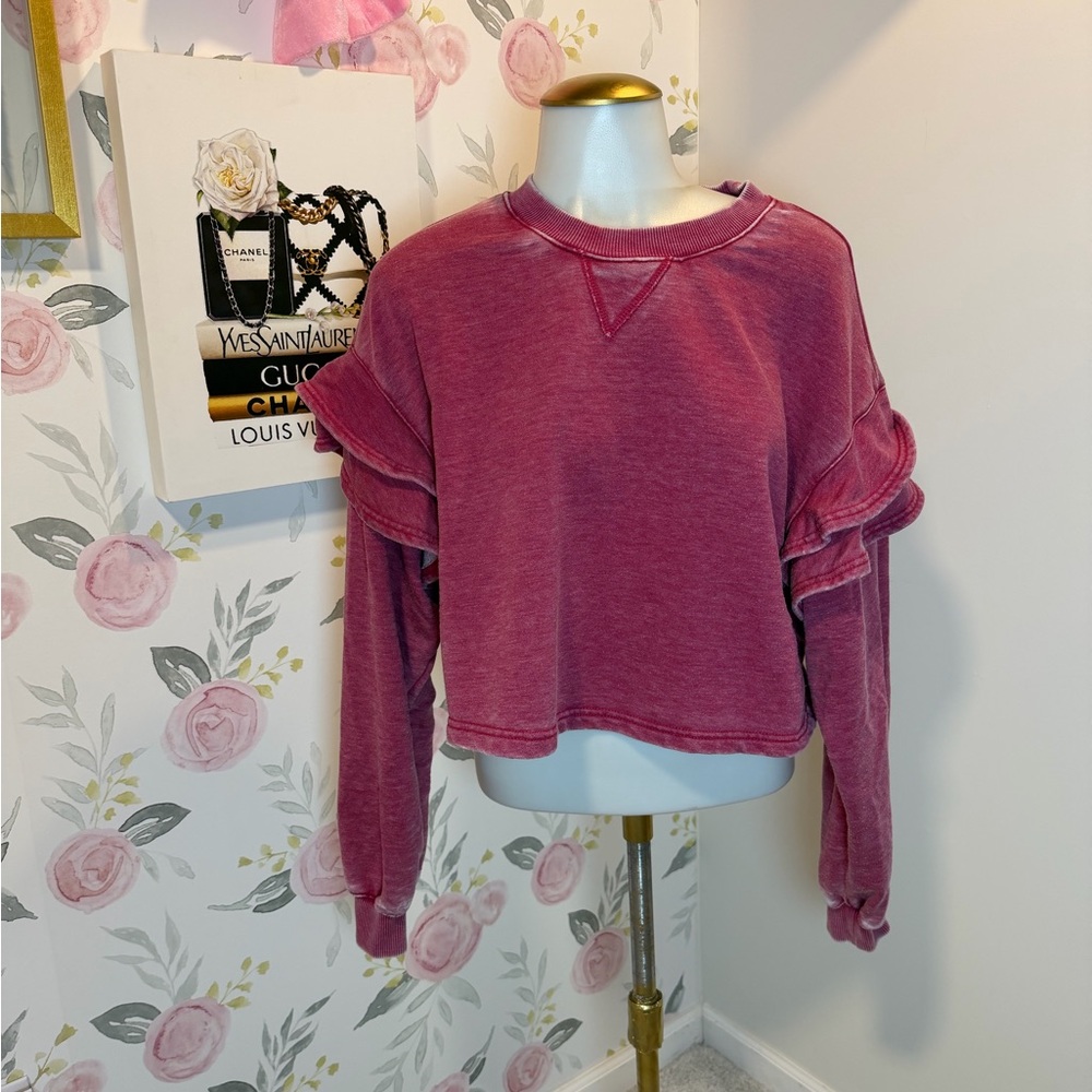 7 For All Mankind Medium Ruffle
Cropped Sweatshirt Pullover Raspberry